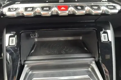 Photo 21 Peugeot 2008  Hybrid 145 e-DCS6