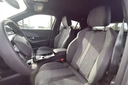 Photo 8 Peugeot 2008  Hybrid 145 e-DCS6