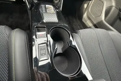 Photo 19 Peugeot 2008  Hybrid 145 e-DCS6