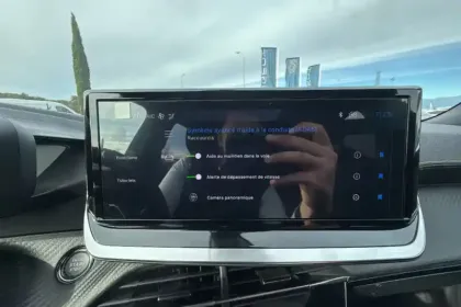 Photo 18 Peugeot 2008  Hybrid 145 e-DCS6