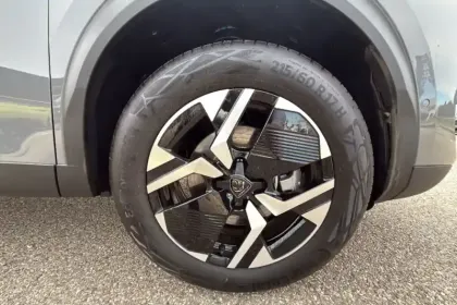 Photo 27 Peugeot 2008  Hybrid 145 e-DCS6