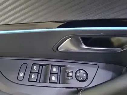 Photo 30 Peugeot 2008  PureTech 130 S&S EAT8