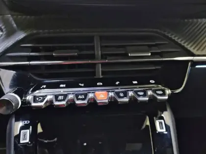 Photo 24 Peugeot 2008  PureTech 130 S&S EAT8