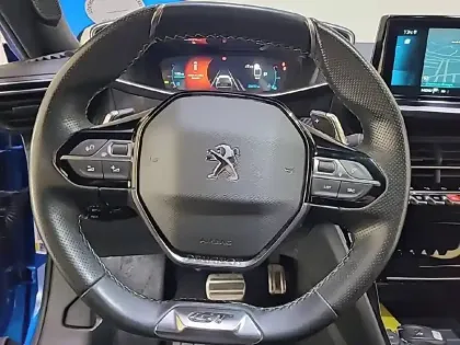 Photo 8 Peugeot 2008  PureTech 130 S&S EAT8