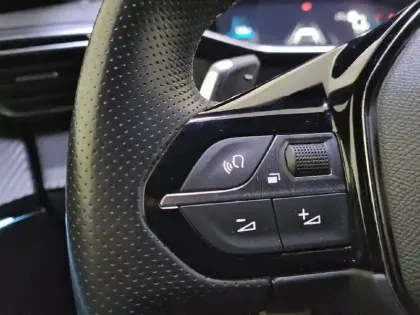 Photo 27 Peugeot 2008  PureTech 130 S&S EAT8