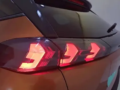 Photo 16 Peugeot 2008  PureTech 130 S&S EAT8