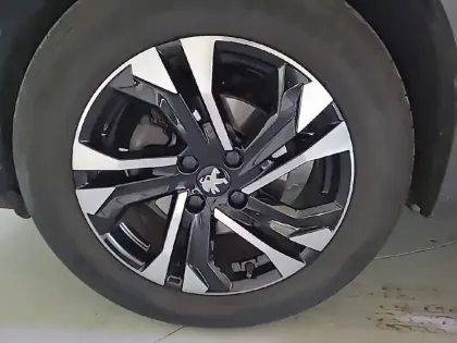 Photo 12 Peugeot 2008  PureTech 130 S&S EAT8