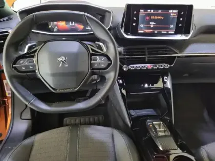 Photo 7 Peugeot 2008  PureTech 130 S&S EAT8