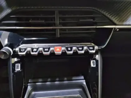 Photo 25 Peugeot 2008  PureTech 130 S&S EAT8