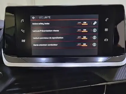 Photo 22 Peugeot 2008  PureTech 130 S&S EAT8