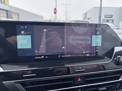 Photo 14 Citroën C4 e- 136 ch Automatique