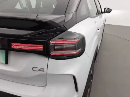 Photo 16 Citroën C4  Hybride 136 e-DCS6