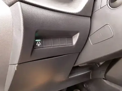 Photo 23 Peugeot 2008  Hybrid 136 e-DCS6