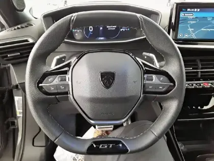 Photo 8 Peugeot 2008  Hybrid 136 e-DCS6