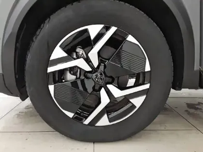 Photo 12 Peugeot 2008  Hybrid 136 e-DCS6