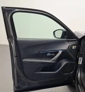 Photo 21 Peugeot 2008  PureTech 130 S&S BVM6