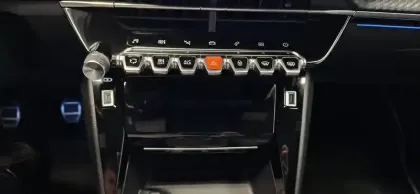 Photo 12 Peugeot 2008  PureTech 130 S&S BVM6