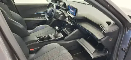 Photo 32 Peugeot 2008  PureTech 130 S&S BVM6