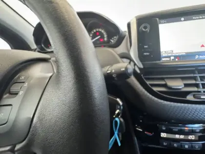 Photo 22 Peugeot 208  PureTech 82ch S&S BVM5