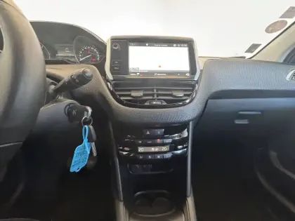 Photo 24 Peugeot 208  PureTech 82ch S&S BVM5