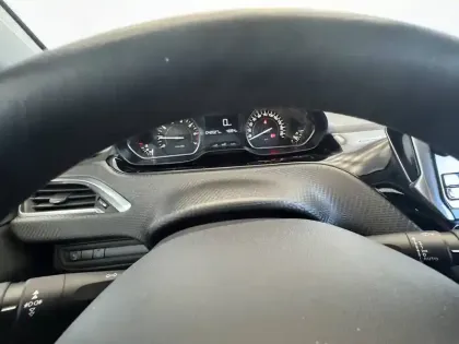 Photo 17 Peugeot 208  PureTech 82ch S&S BVM5