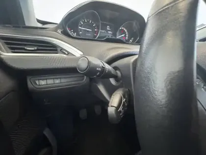 Photo 21 Peugeot 208  PureTech 82ch S&S BVM5