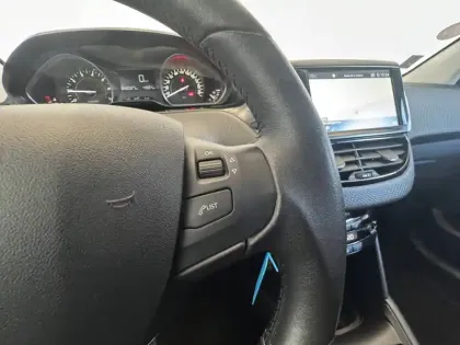 Photo 20 Peugeot 208  PureTech 82ch S&S BVM5