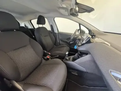 Photo 12 Peugeot 208  PureTech 82ch S&S BVM5