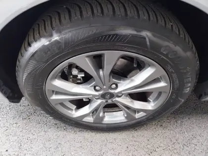 Photo 8 Ford Kuga  2.5 Duratec 190 ch FlexiFuel FHEV E85 Powershift