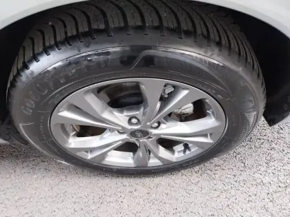 Photo 53 Ford Kuga  2.5 Duratec 190 ch FlexiFuel FHEV E85 Powershift