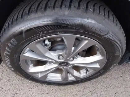 Photo 13 Ford Kuga  2.5 Duratec 190 ch FlexiFuel FHEV E85 Powershift