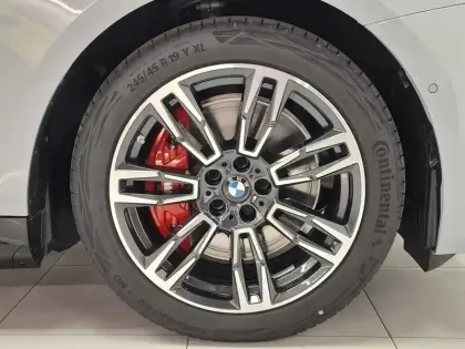 Photo 5 BMW Serie 5 i5 Touring eDrive40 340 ch