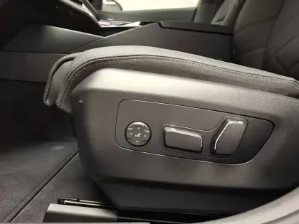 Photo 9 BMW Serie 5 i5 Touring eDrive40 340 ch