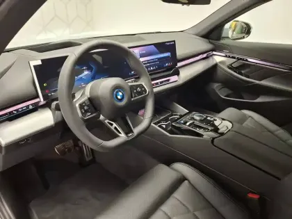Photo 11 BMW Serie 5 i5 Touring eDrive40 340 ch