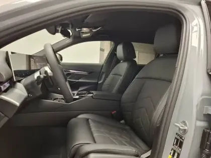 Photo 10 BMW Serie 5 i5 Touring eDrive40 340 ch