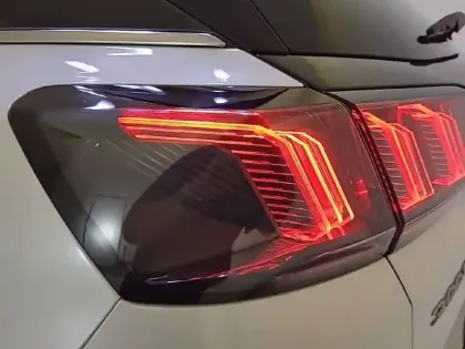 Photo 17 Peugeot 3008  Hybrid 225 e-EAT8