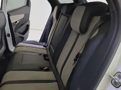 Photo 27 Peugeot 3008  Hybrid 225 e-EAT8