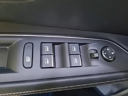 Photo 48 Peugeot 3008  Hybrid 225 e-EAT8