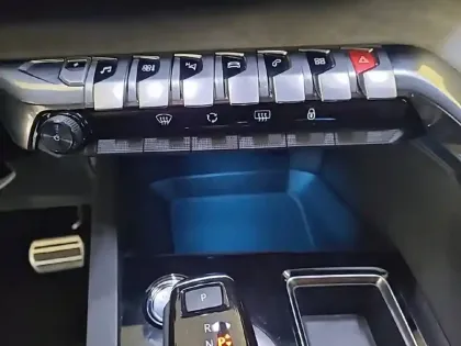 Photo 62 Peugeot 3008  Hybrid 225 e-EAT8