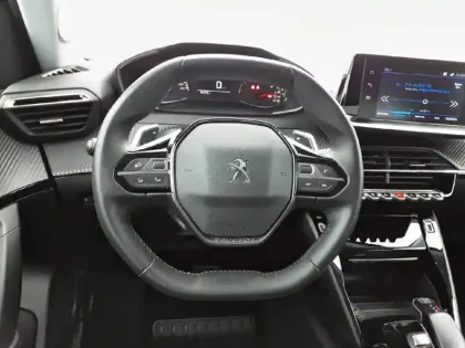 Photo 8 Peugeot 2008  PureTech 130 S&S EAT8