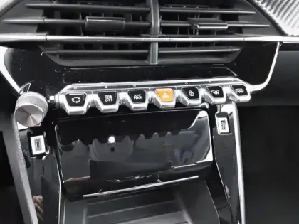 Photo 26 Peugeot 2008  PureTech 130 S&S EAT8