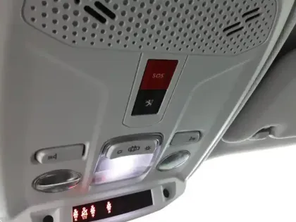 Photo 18 Peugeot 2008  PureTech 130 S&S EAT8