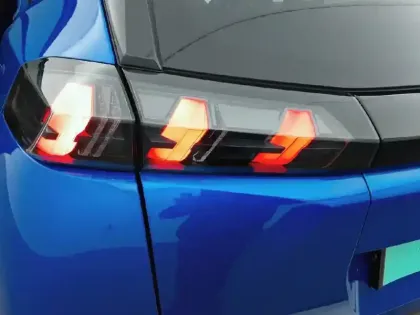 Photo 16 Peugeot 2008  PureTech 130 S&S EAT8