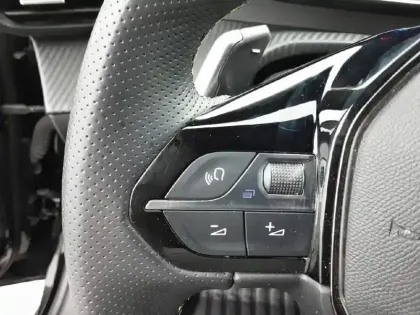 Photo 19 Peugeot 208  PureTech 100 S&S EAT8