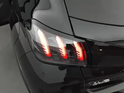 Photo 16 Peugeot 208  PureTech 100 S&S EAT8