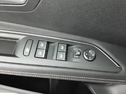 Photo 18 Peugeot 3008  Hybrid 225 e-EAT8