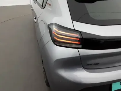 Photo 16 Peugeot 208  Hybrid 110 e-DCS6