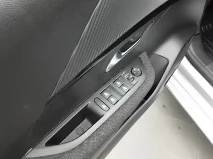 Photo 17 Peugeot 208  Hybrid 110 e-DCS6