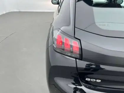 Photo 16 Peugeot 208  BLUEHDI 100 S&S BVM6