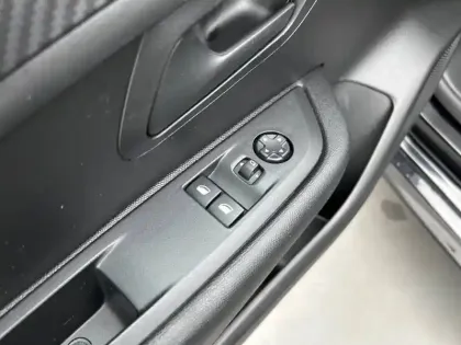 Photo 17 Peugeot 208  BLUEHDI 100 S&S BVM6